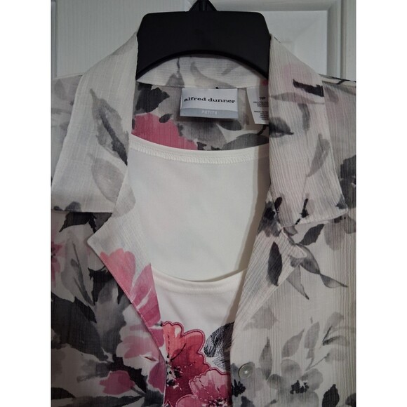 Women's Alfred Dunner Petite 3/4 Sleeve Blouse W/attached Tank Size 10P - Picture 2 of 7